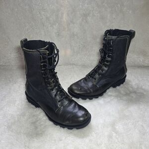 Sorel Phoenix Waterproof Lace-Up Boots – Size 9 - Pristine Condition